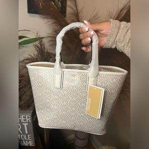 Never worn Micheal kors grey Jodie tote tags still on brand new